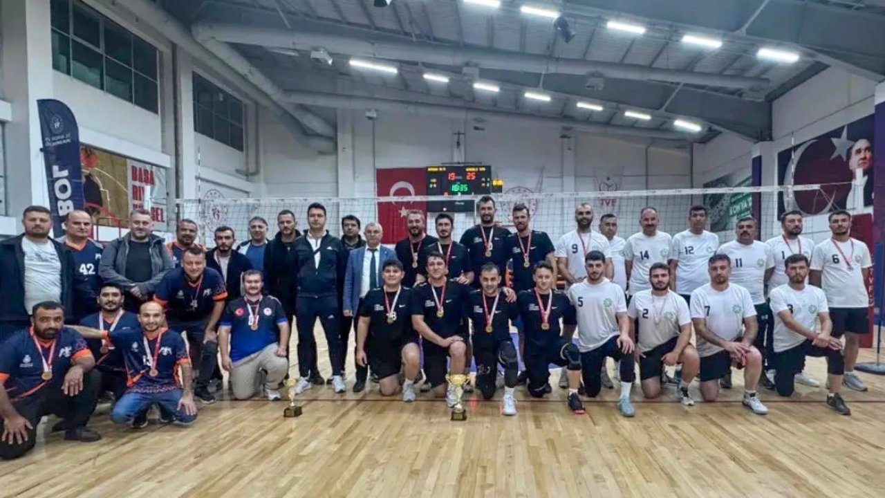Konya’da Meram Belediyesi Voleybol Takımı İkinci Oldu! Hedef Bölge Finalleri