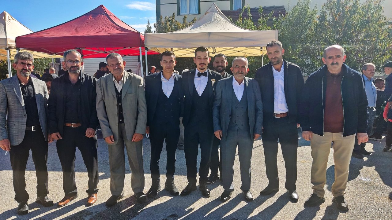 Raziye ile Osman'a Mutluluklar! Kural ve Ediz aileleri akraba oldu