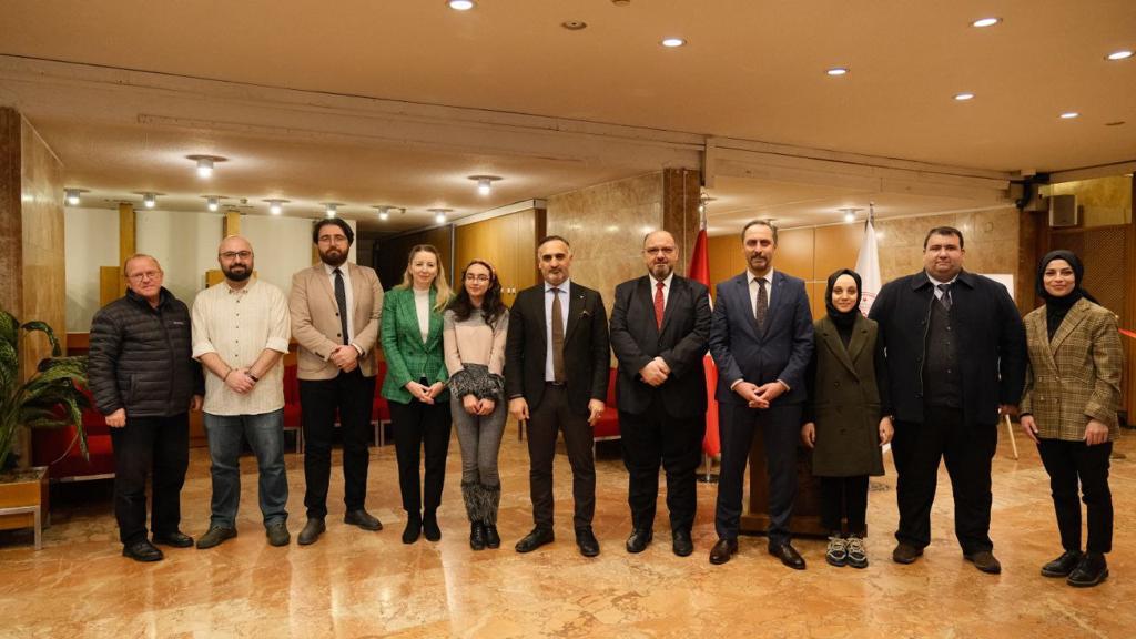 “Uluslararası Kitaptan Yüzler Sergisi” Sanatseverlerin Beğenisine Sunuldu