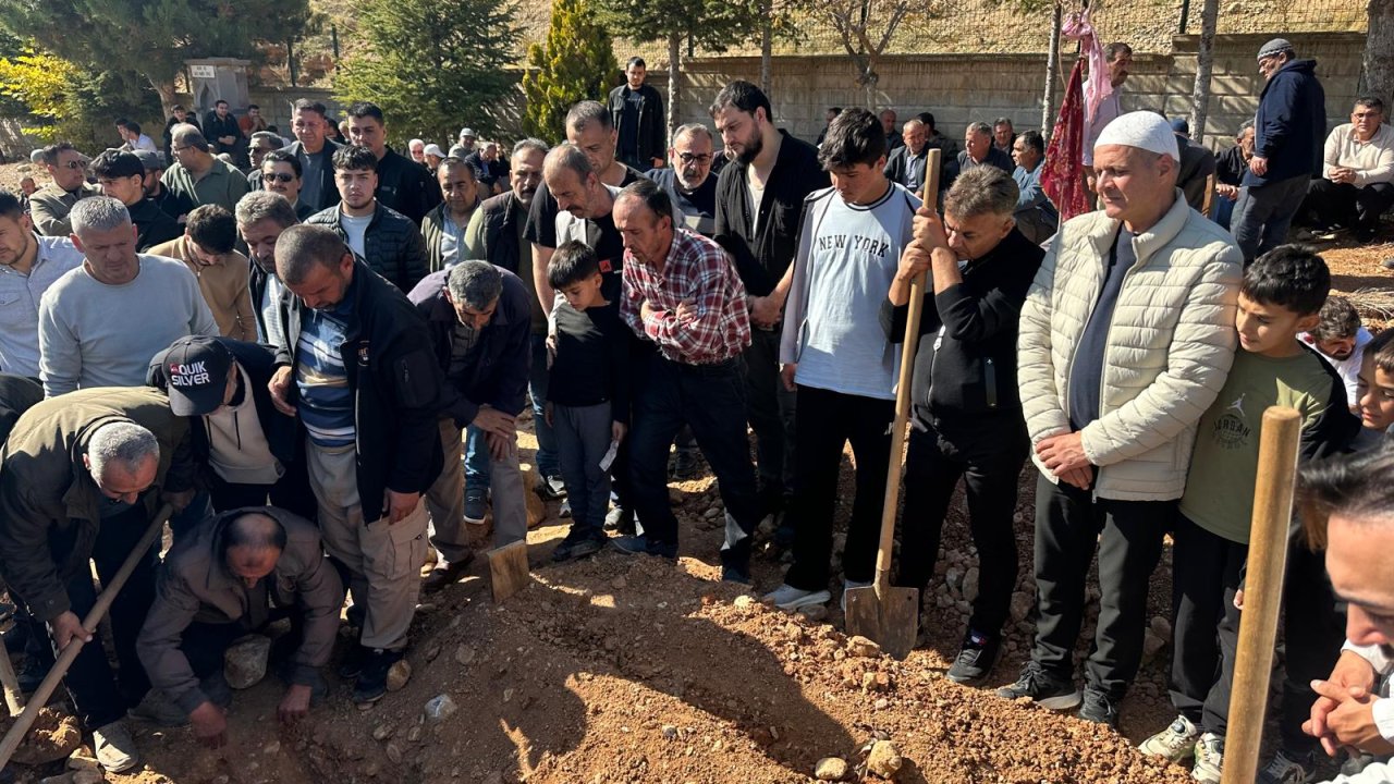 Mustafa Gündoğar’ın Acı Günü: Annesi Ayşe Gündoğar Son Yolculuğuna Uğurlandı