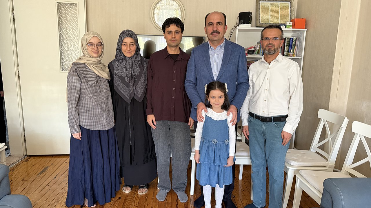 Konya’da umre mutluluğu: Başkan Altay’dan Hatice Kübra Yarış ve ailesine ziyaret