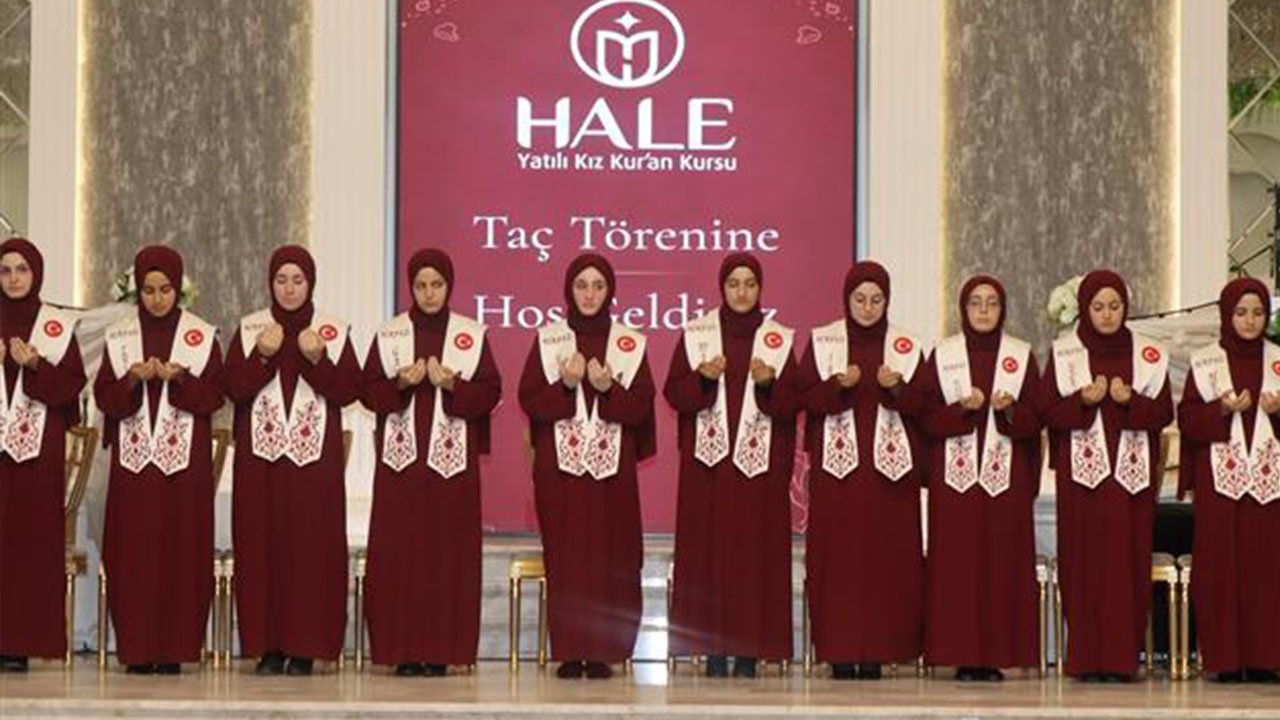 Hafızlık eğitimini tamamladılar! Konya’da 33 öğrenci taç giydi!