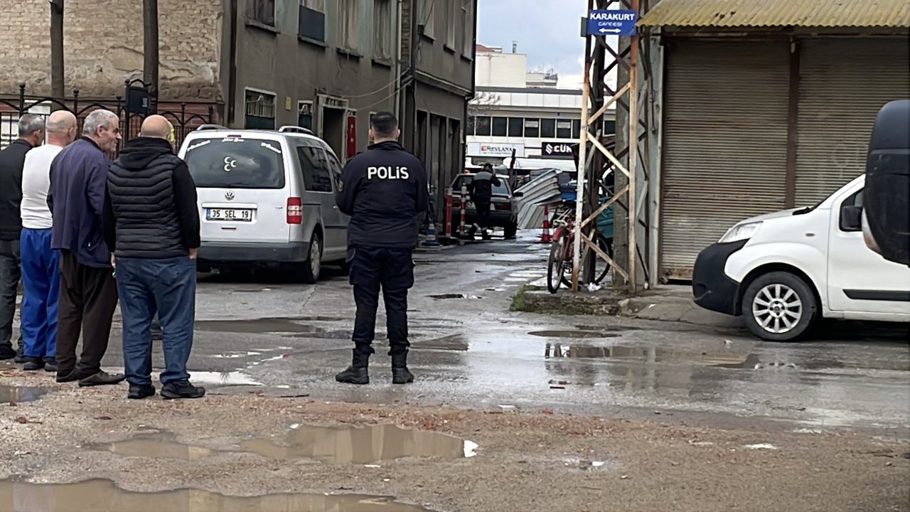 Konya’da inşaat yanında zemin çöktü! Doğalgaz ve su boruları patladı, sokak kapatıldı!
