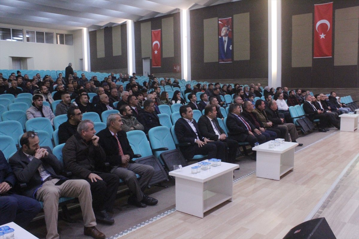 Beyşehir'de "iş hayatında etkili iletişim, etkili yöneticilik, liderlik" konulu seminer