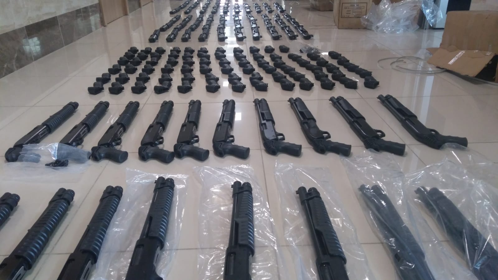 Konya’da Satışa Hazır Halde Yüzlerce Ruhsatsız Silah Ele Geçirildi