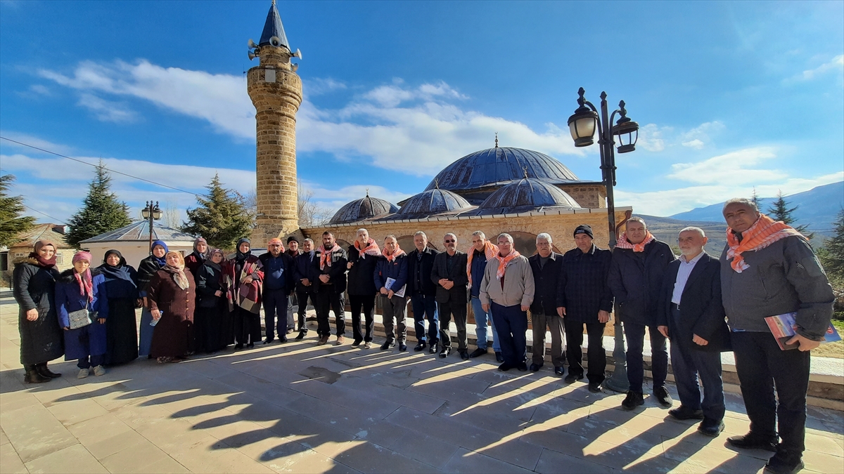 Atalarının 307 yıl önce göç ettiği Bozkır'ı ziyaret ettiler