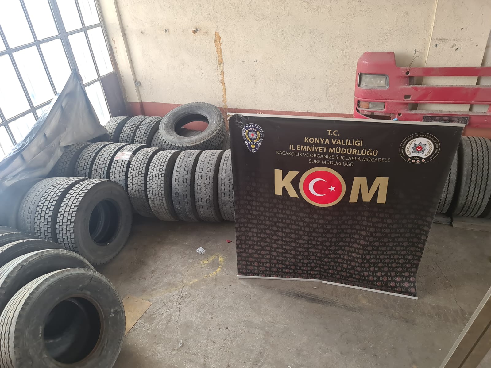 Emniyet Ekipleri Bu Kez de Lastik Kaçakçılarını Yakaladı