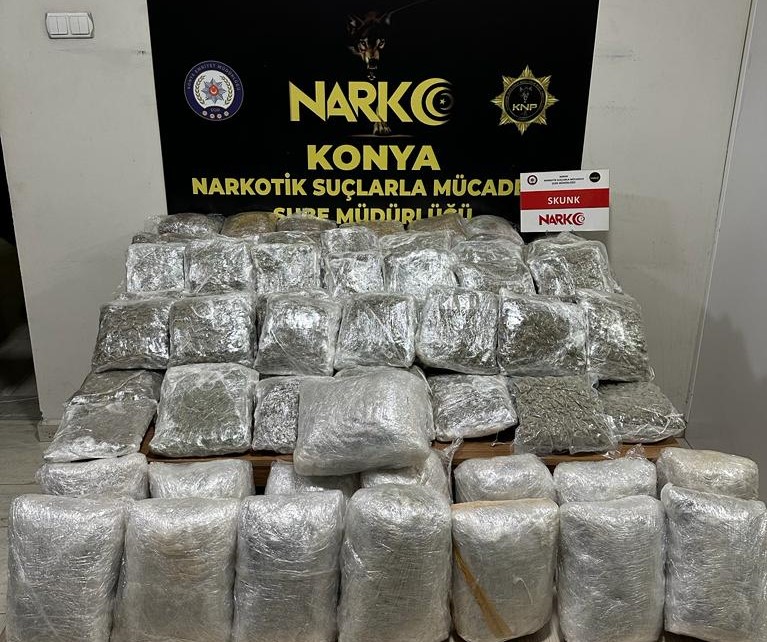 Çuvallar Dolusu Uyuşturucu Taşıyan Kamyon Narkotik Ekiplerinden Kaçamadı