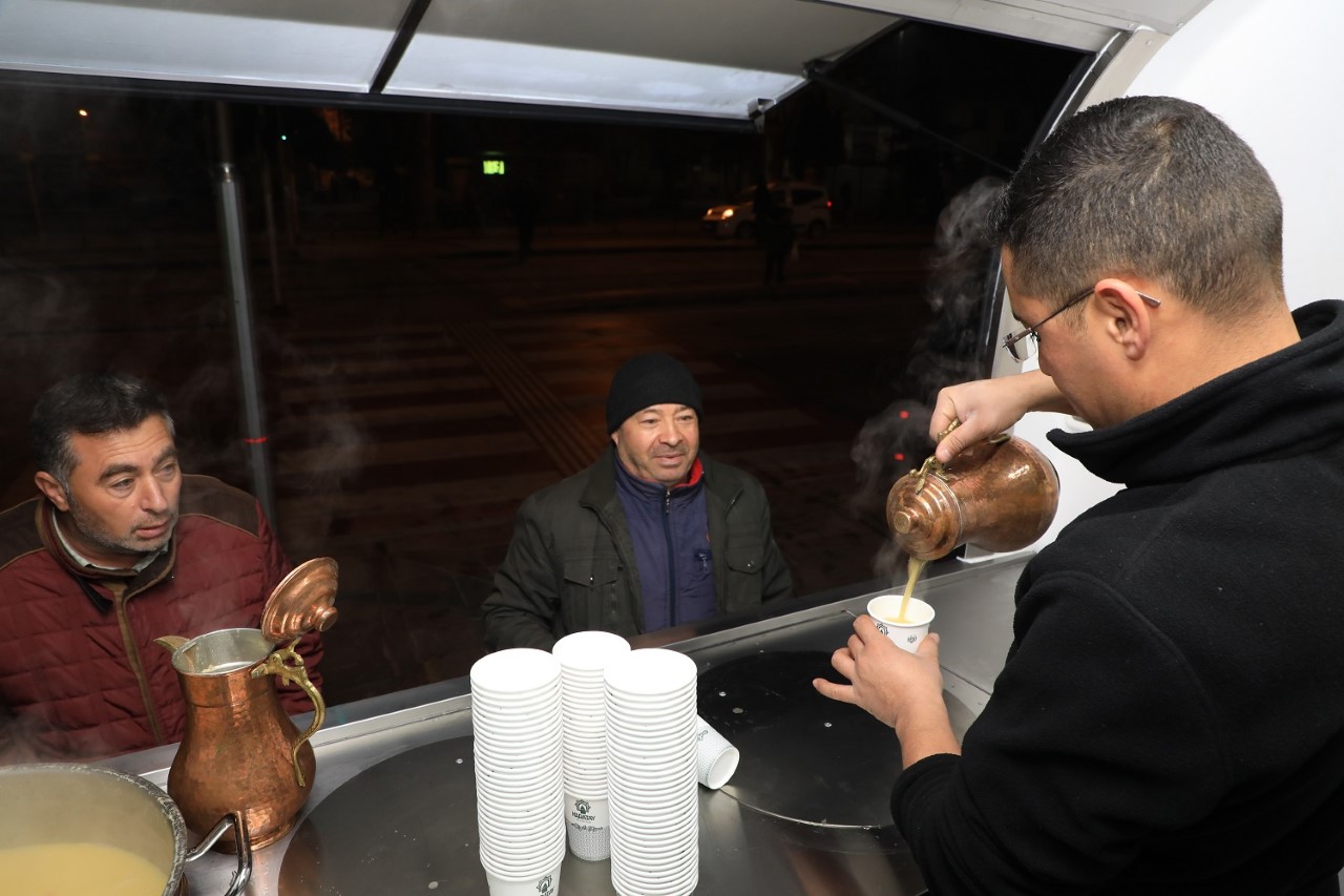 Karatay Belediyesi Vatandaşlara Çorba İkram Ediyor