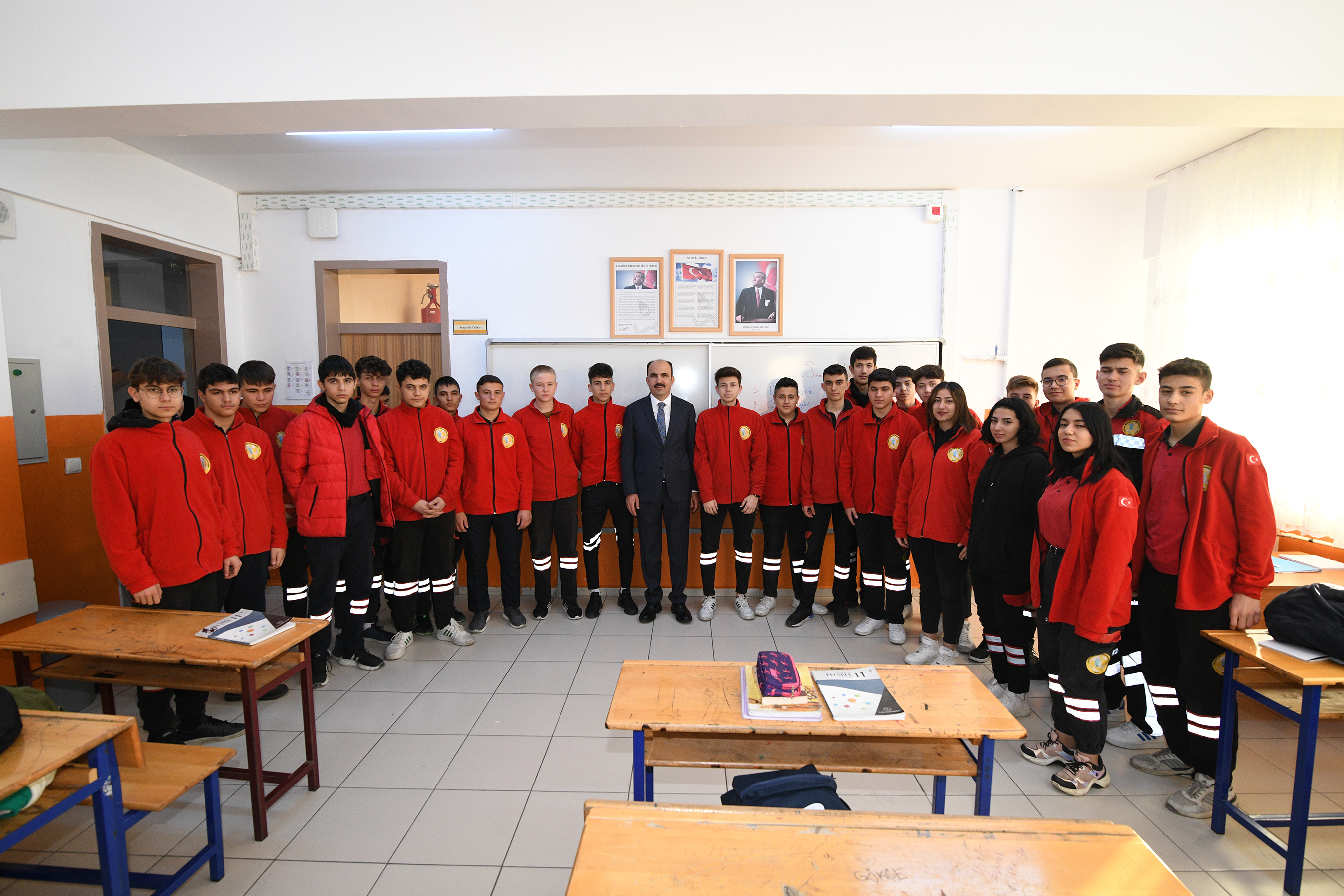 Başkan Altay 2023’ün İlk Ziyaretini Lise Öğrencilerine Yaptı