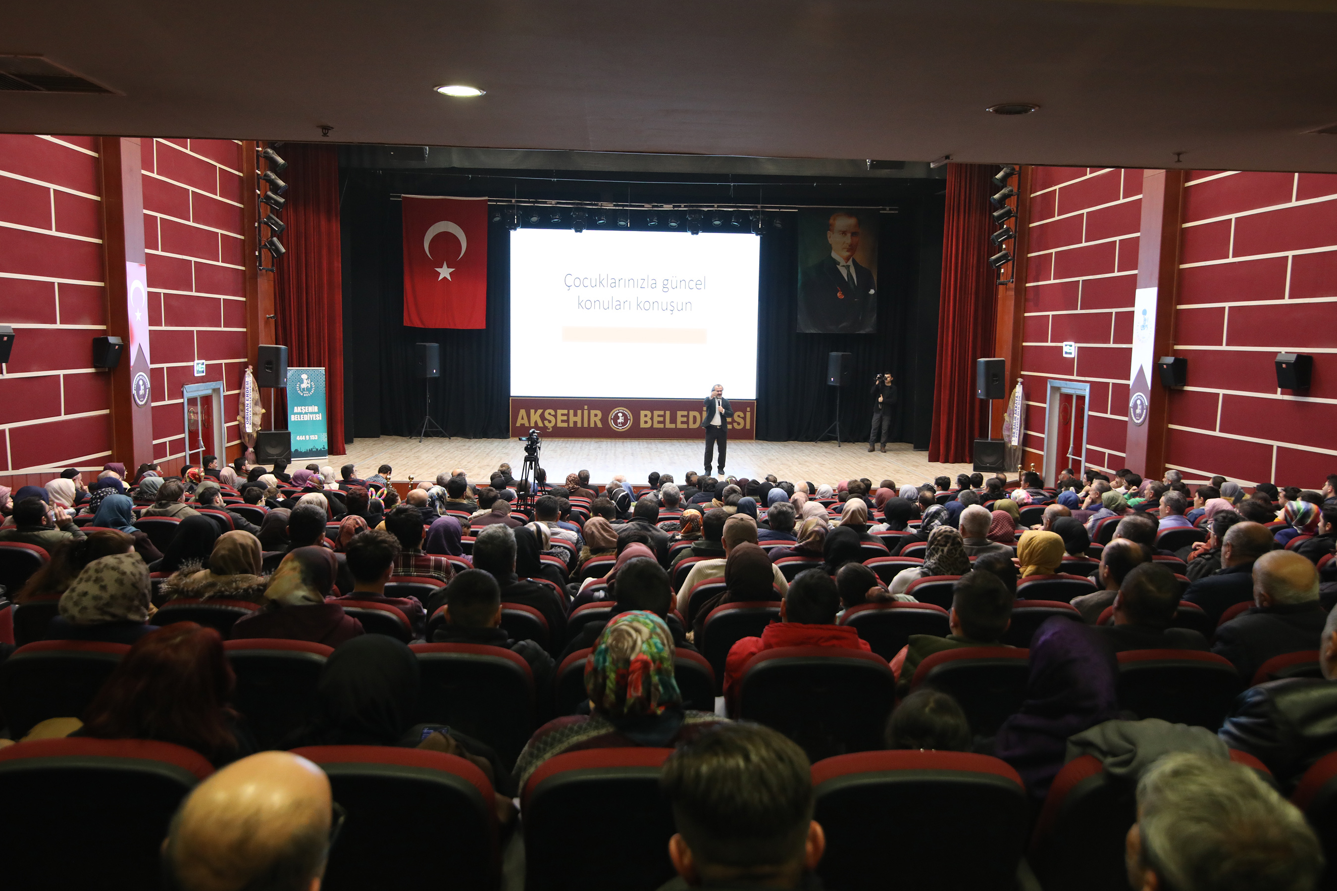 Konya Büyükşehir İlçelerdeki Şehir Konferanslarında Sevilen İsimleri Konyalılarla Buluşturuyor