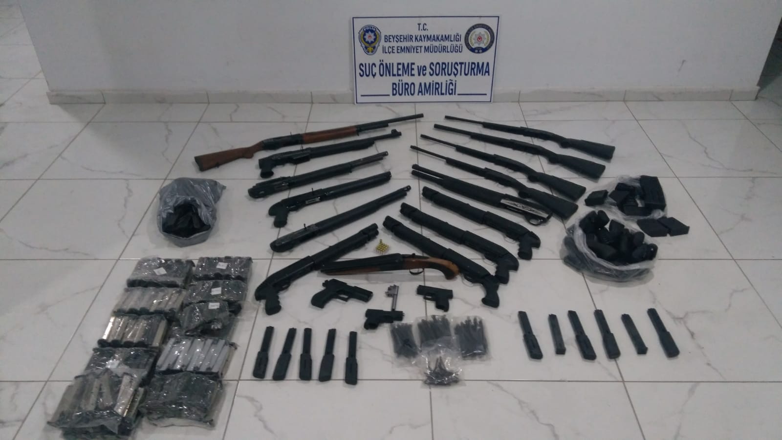 Konya’da Kaçak Silah Operasyonu: Araçtan Cephanelik Çıktı