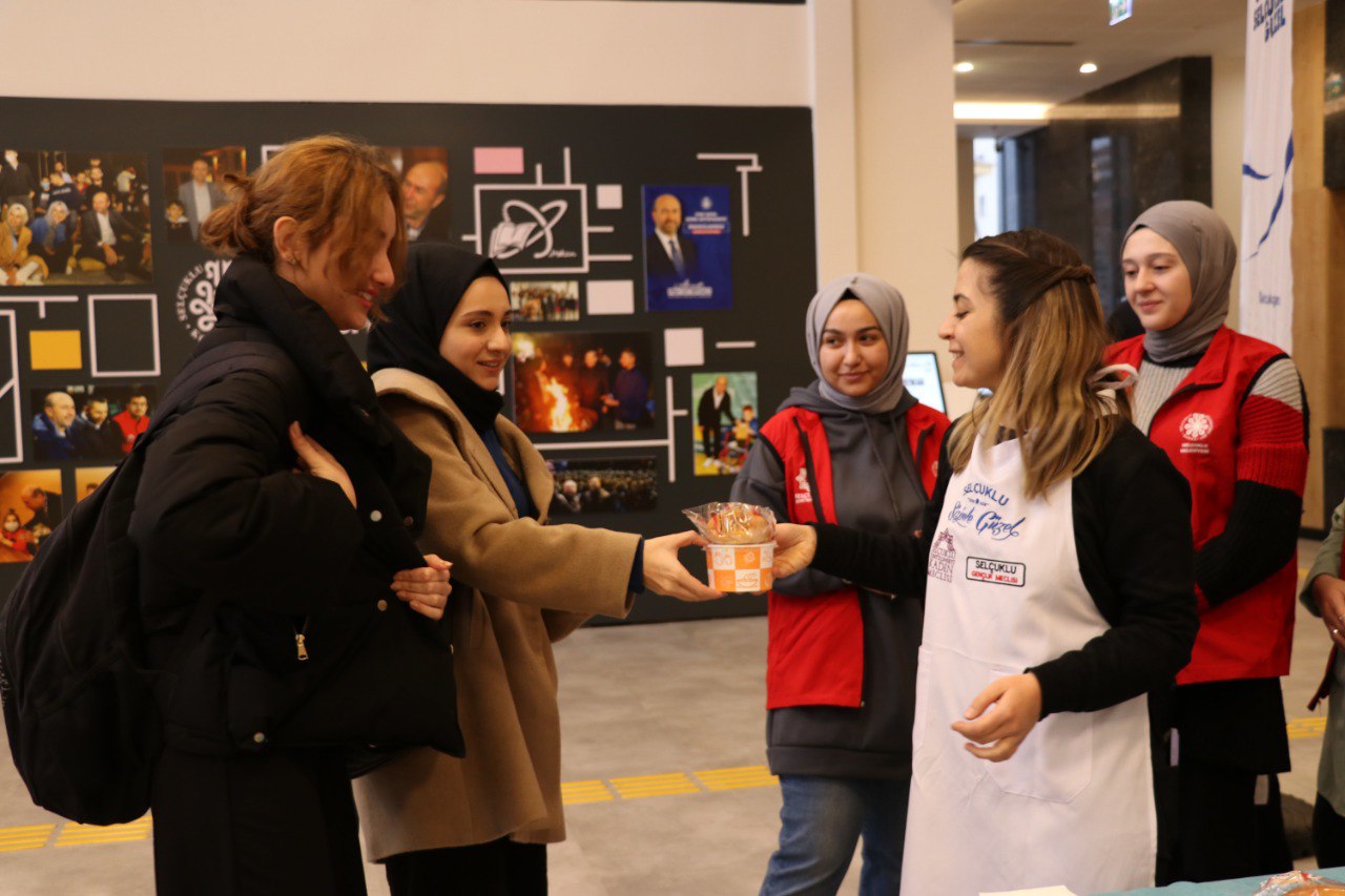 Selçuklu' da Finallere Çalışan Öğrencilere “Anne Eli Lezzetler” İkram Edildi