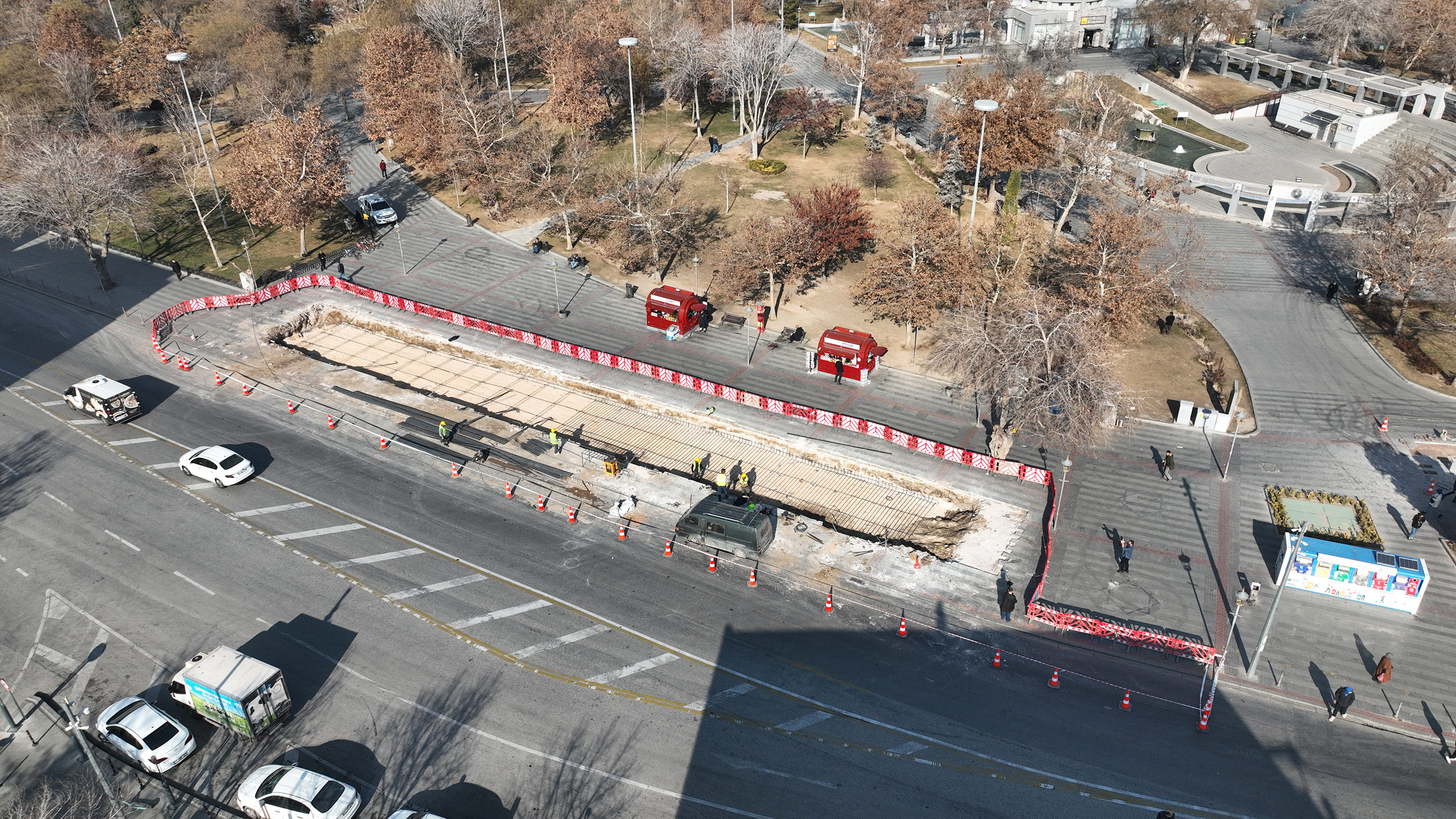 Büyükşehir Belediyesi Kültürpark'a Kapalı Otobüs Durakları Yapıyor