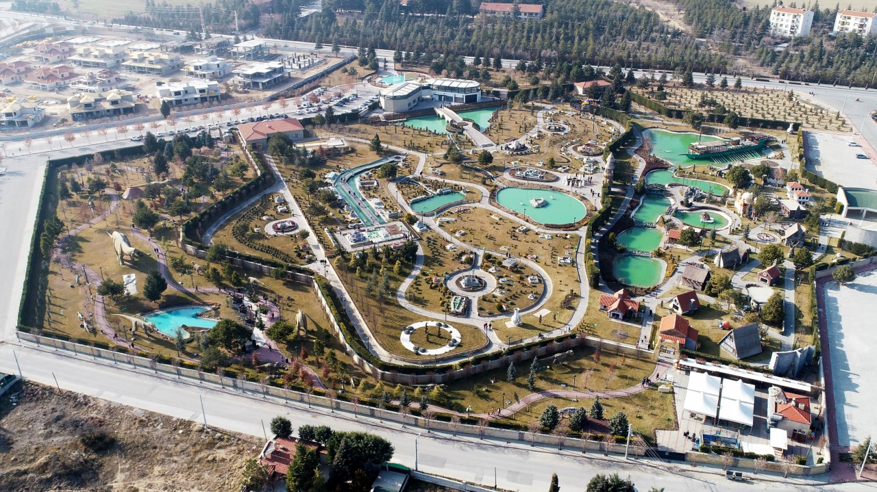 Meram Belediyesi 80 Binde Devr-İ Alem Parkı  Ara Tatilde De Çocukların Gözdesi Oldu