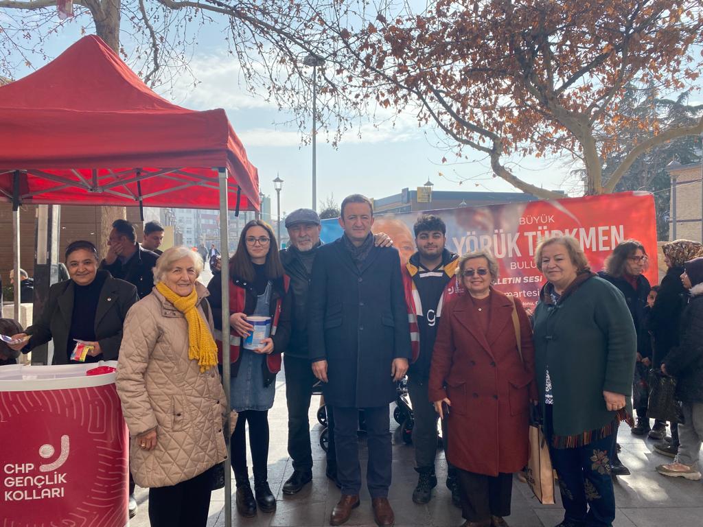 CHP'li gençler, şivlilik dağıttı