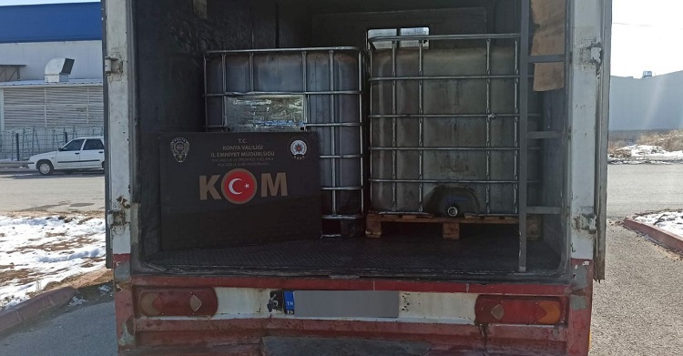 Polisten Kaçakçılara Suçüstü: 6 Bin 220 Litre Kaçak Akaryakıt Ele Geçirildi