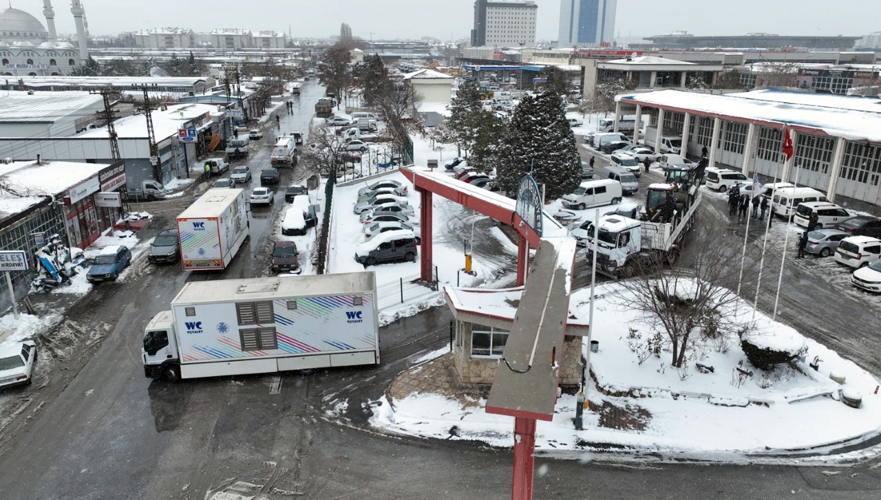 Selçuklu Belediyesi Deprem Acısının Yaşandığı Hatay’a Araç ve Personel Gönderdi