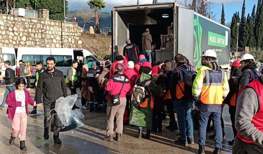 Meram Belediyesi Tüm İmkanlarıyla Afet Bölgesinde