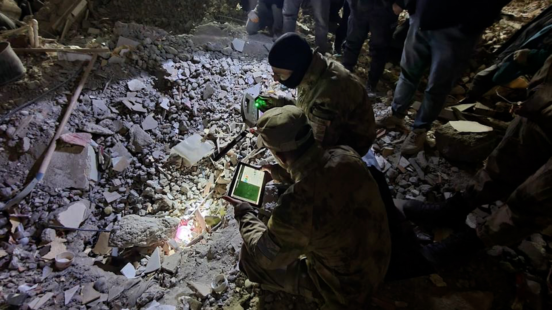 Mehmetçik, 10 Yaşındaki Elif Kılıç’ı 147. Saatte Sağ Kurtardı