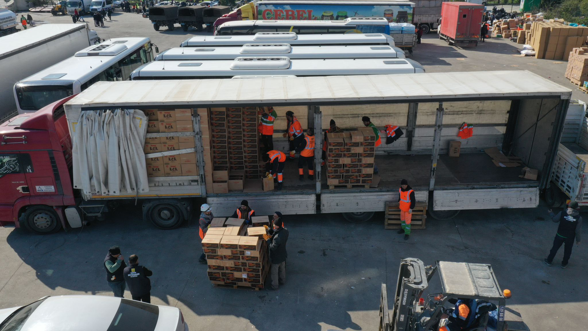 Kalpler Hatay için Attı. 305 Tır Yardım Gönderildi