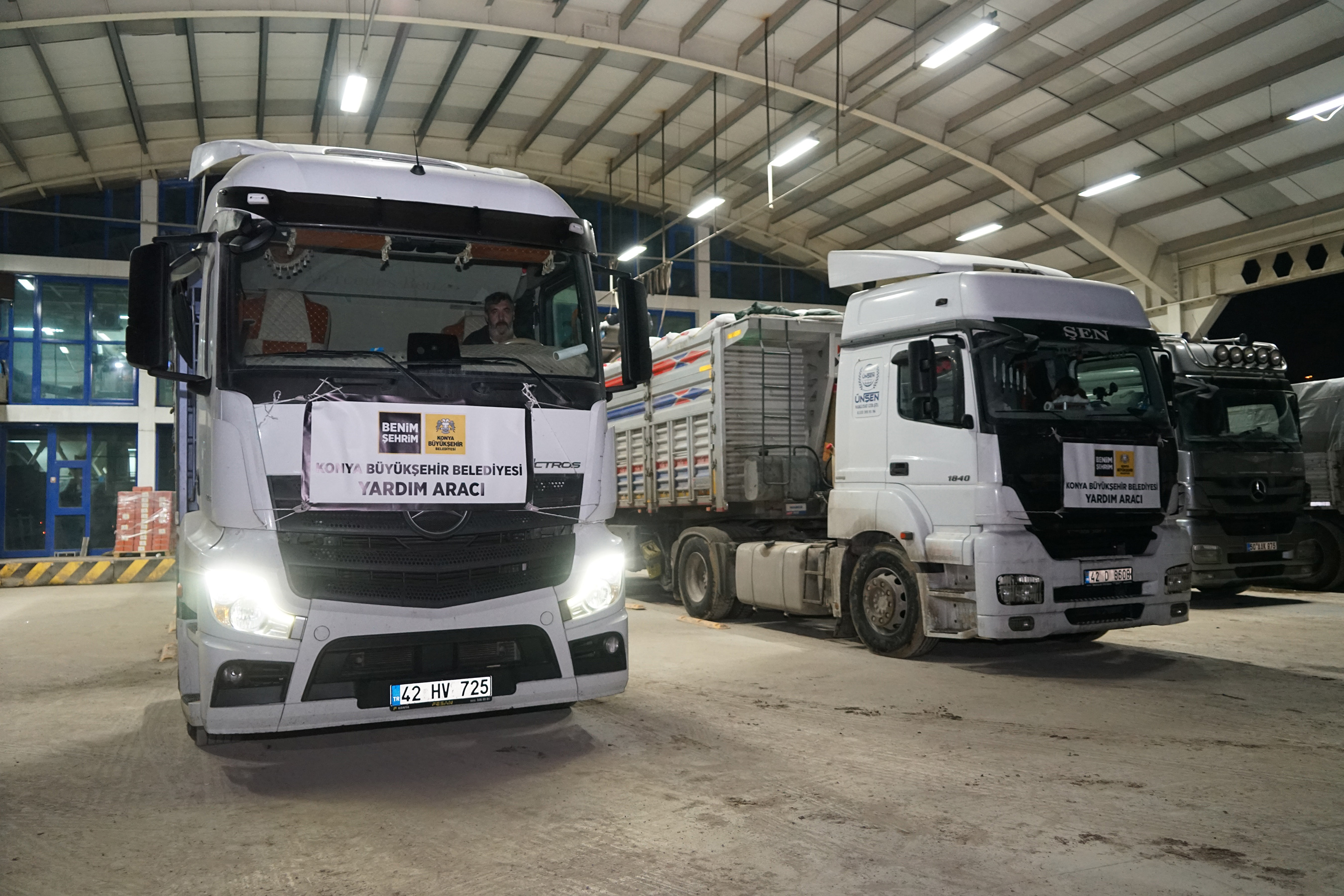 Büyükşehir 10 Tır’ da Besi Ve Süt Yemi Gönderiyor