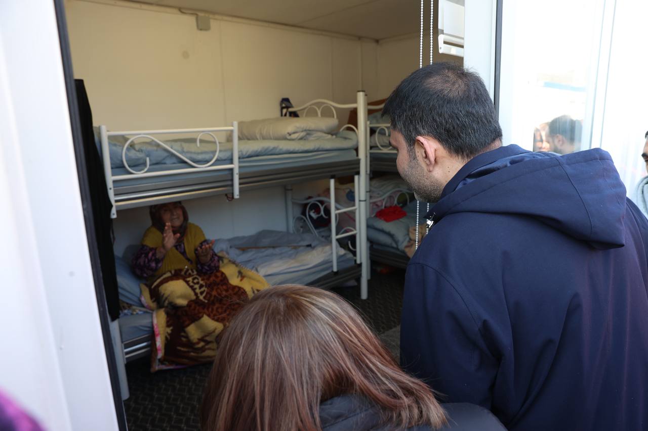 Bakan Kurum İslahiye ve Nurdağı’nda Depremzedeleri Ziyaret Etti