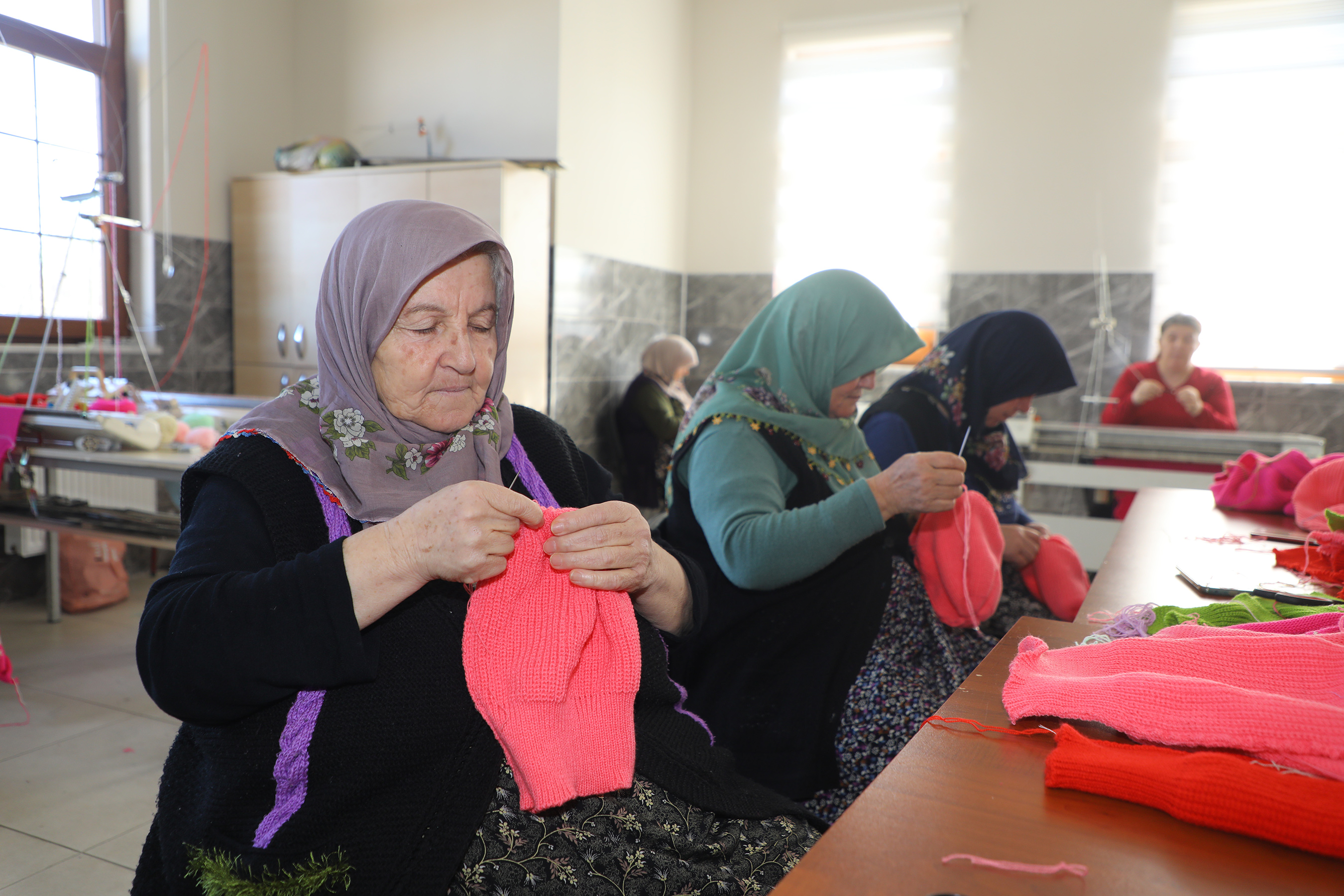 KOMEK ve ASEM Mensupları Depremzede Kardeşlerimiz İçin Göz Nuru Döküyorlar