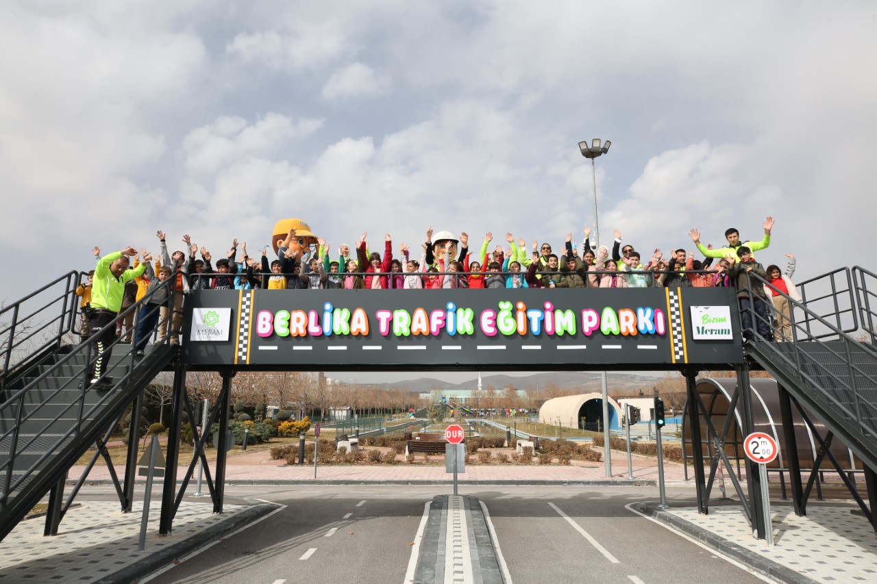 Deprem Bölgesinden Gelen Çocuklar Mega İle Tanıştı