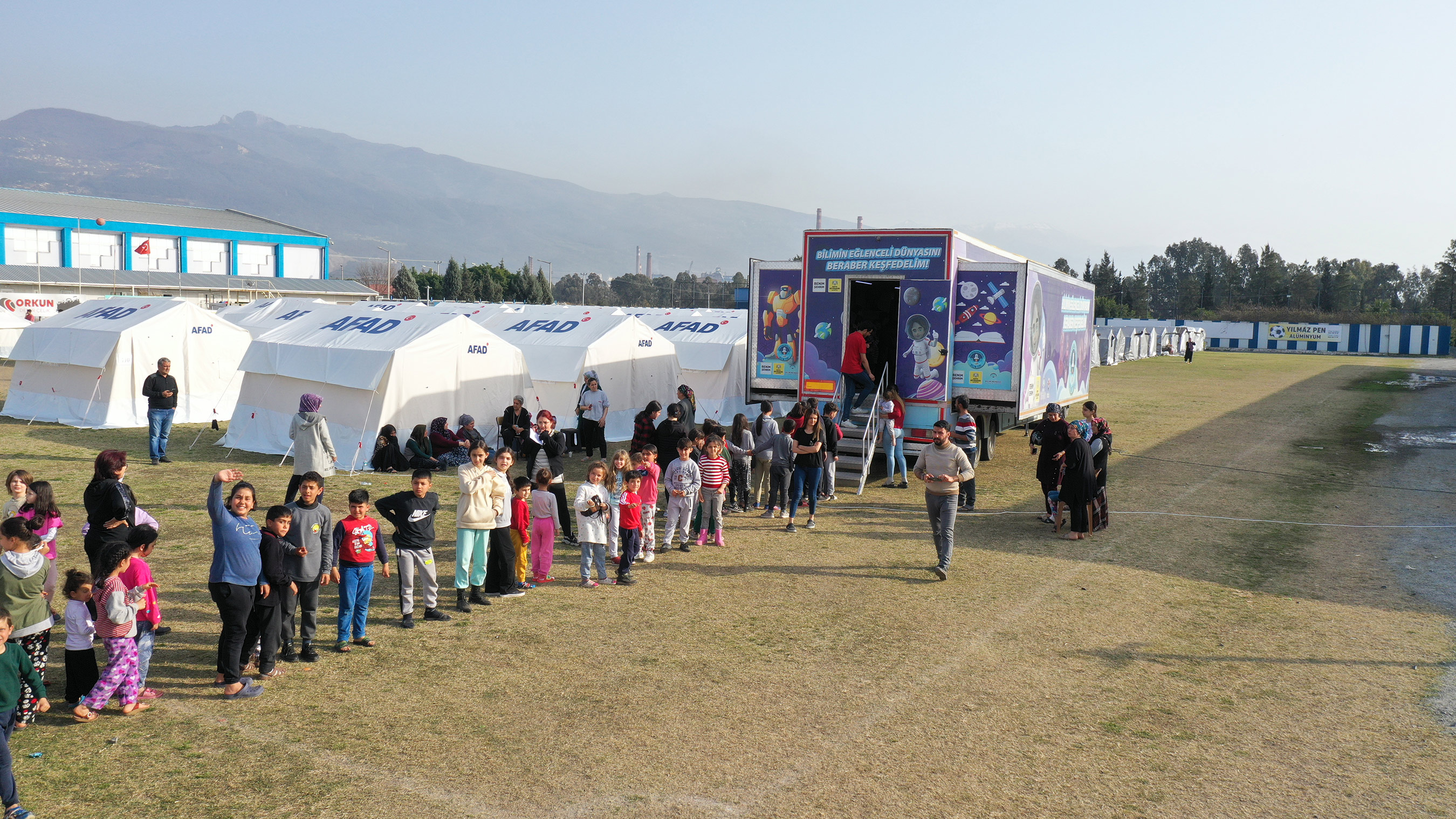 Hatay'da Depremzede Çocuklar Konya Büyükşehir’in Bilim TIRI’ nda Moral Buluyor