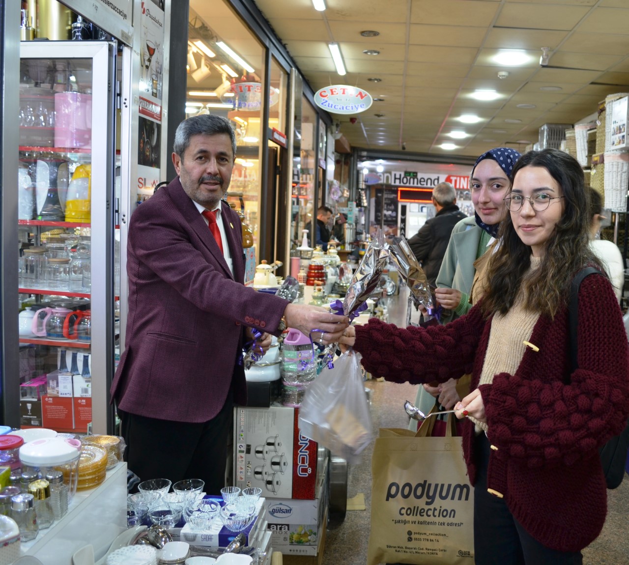 Işık, Kadın Esnafların Kadınlar Gününü Kutladı