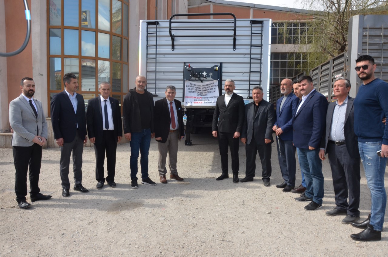 Kahraman Tır Şoförüne Yeni Dorse Hediye Edildi