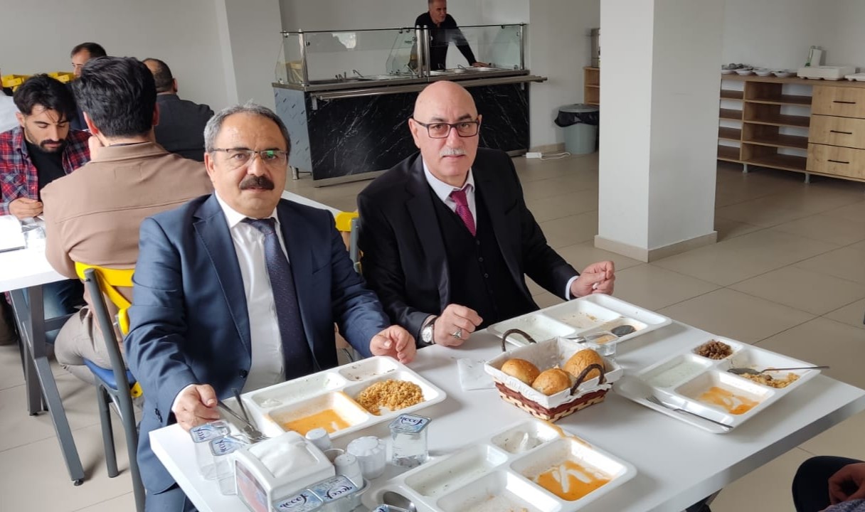 Yunak Öğretmenevinde Öğle Yemeği Başladı