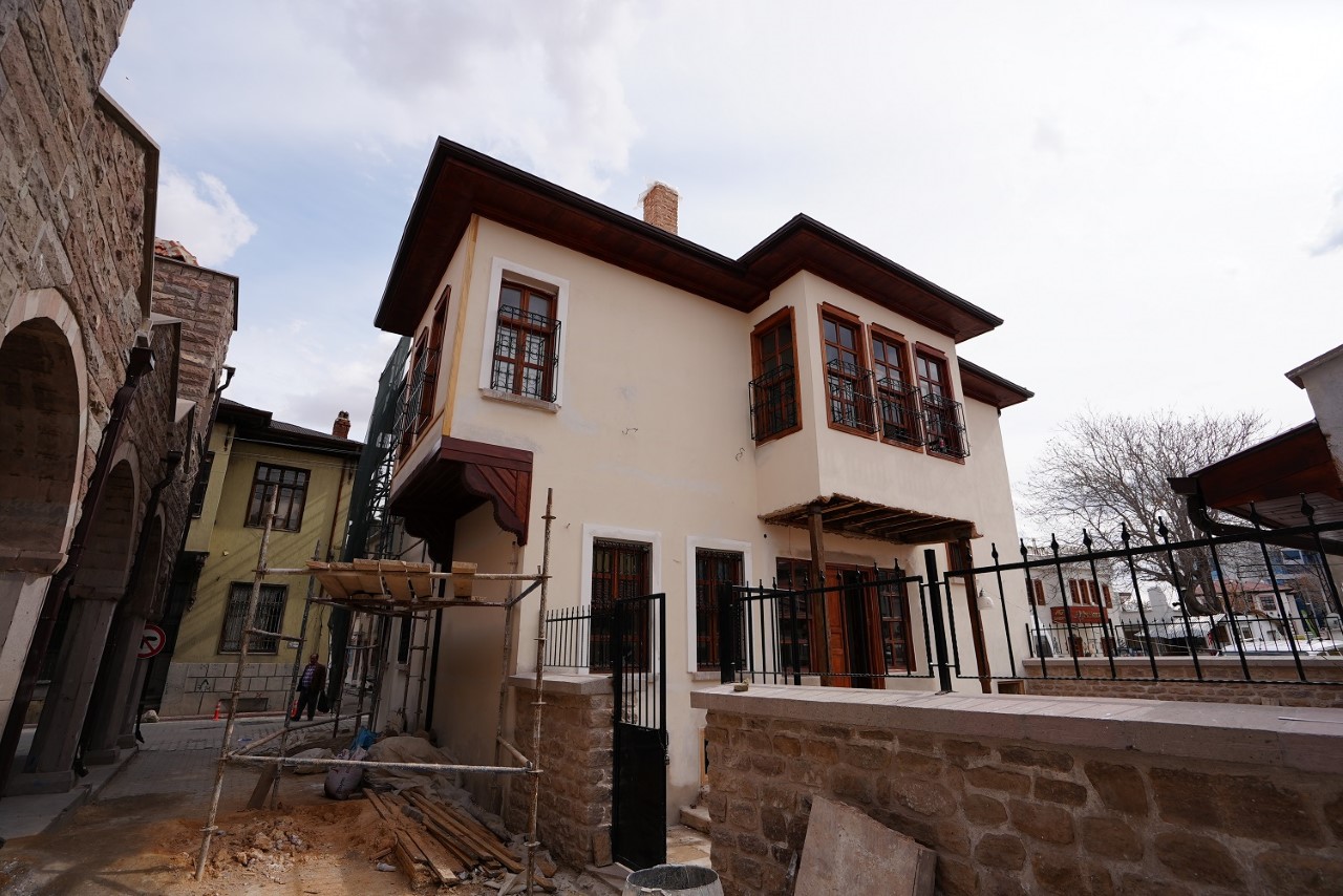 Karatay’daki Tarihi Bina Tesciline Uygun Şekilde Restore Ediliyor
