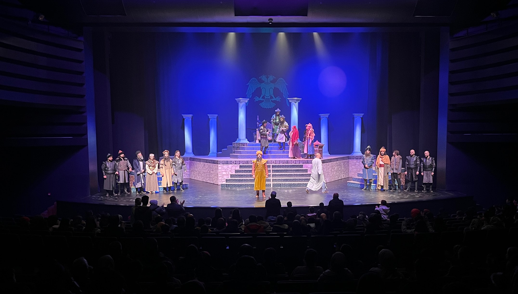 Konya Şehir Tiyatrosu “Keykubad” Oyununu Bu Kez  Depremzedeler İçin Sahneledi