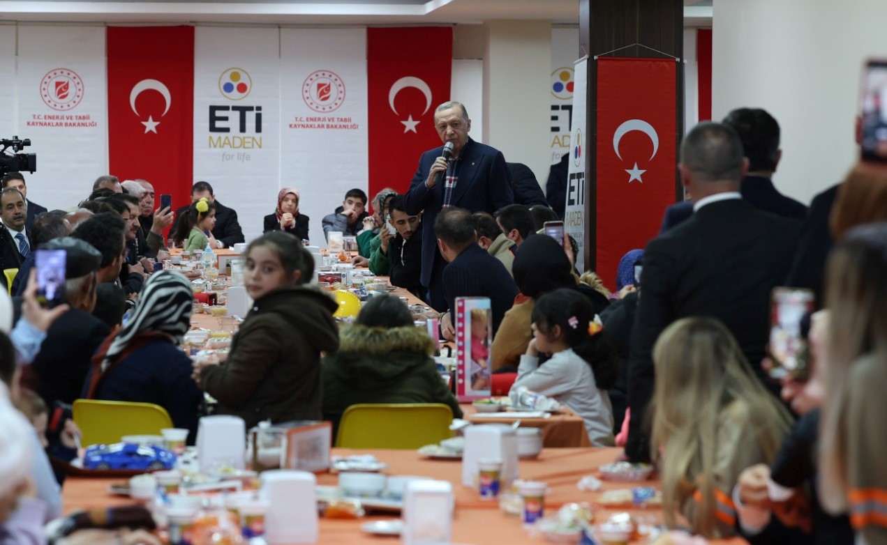 Cumhurbaşkanı Erdoğan, Balıkesir’de Depremzedelerle Bir Araya Geldi