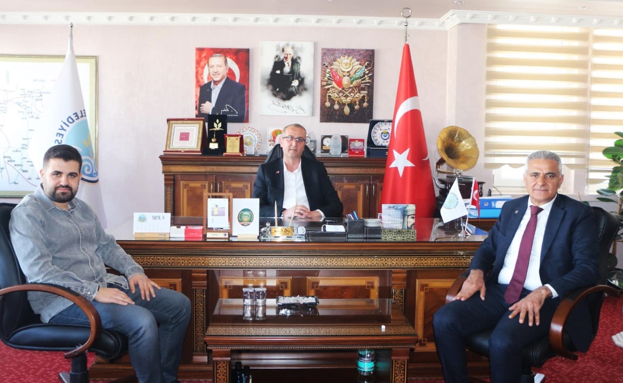 Güler, Yunak Belediye Başkanı Ali Konak’ı Makamında Ziyaret Etti