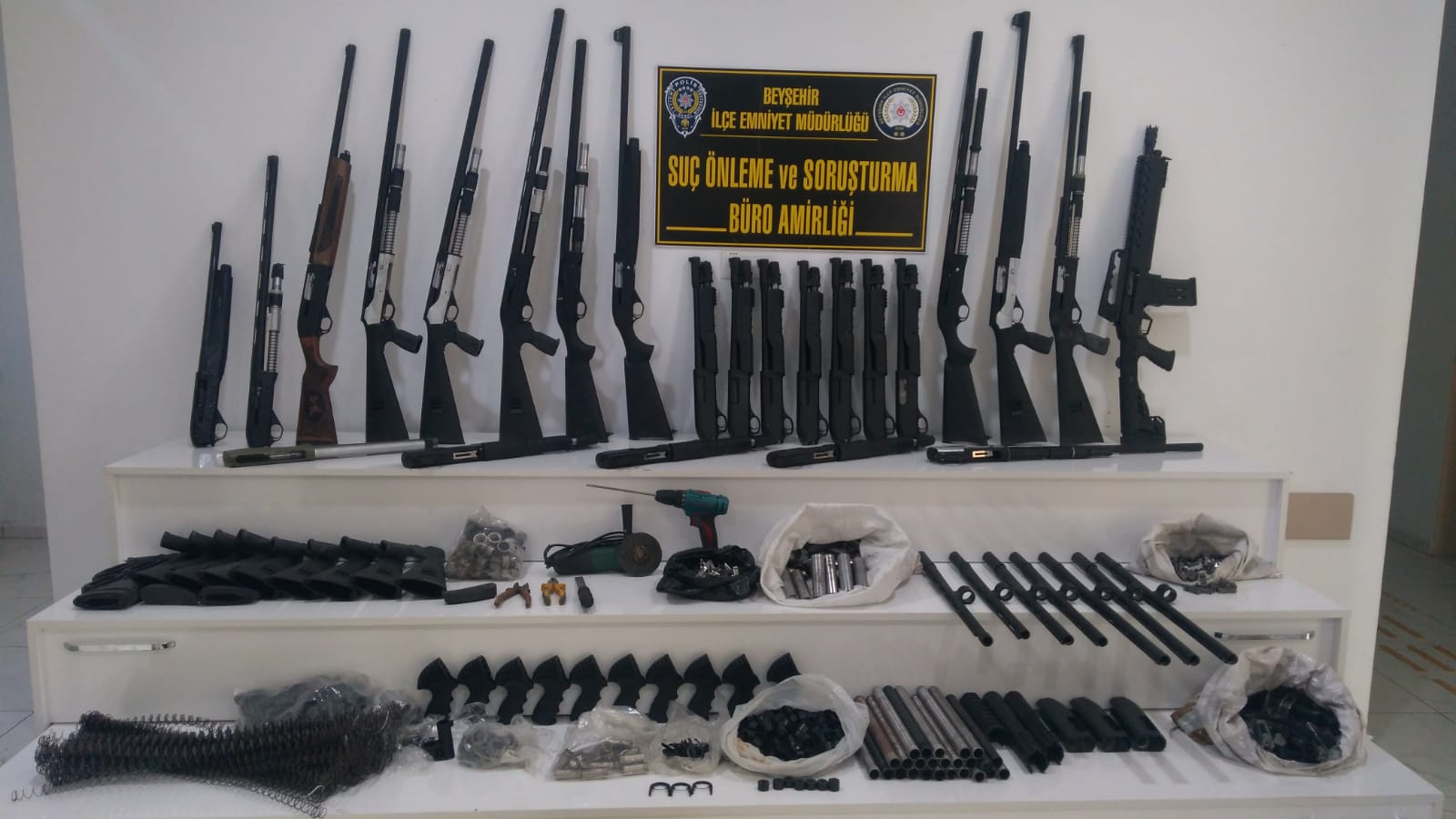 Evi Silah Fabrikasına Çevirmişler