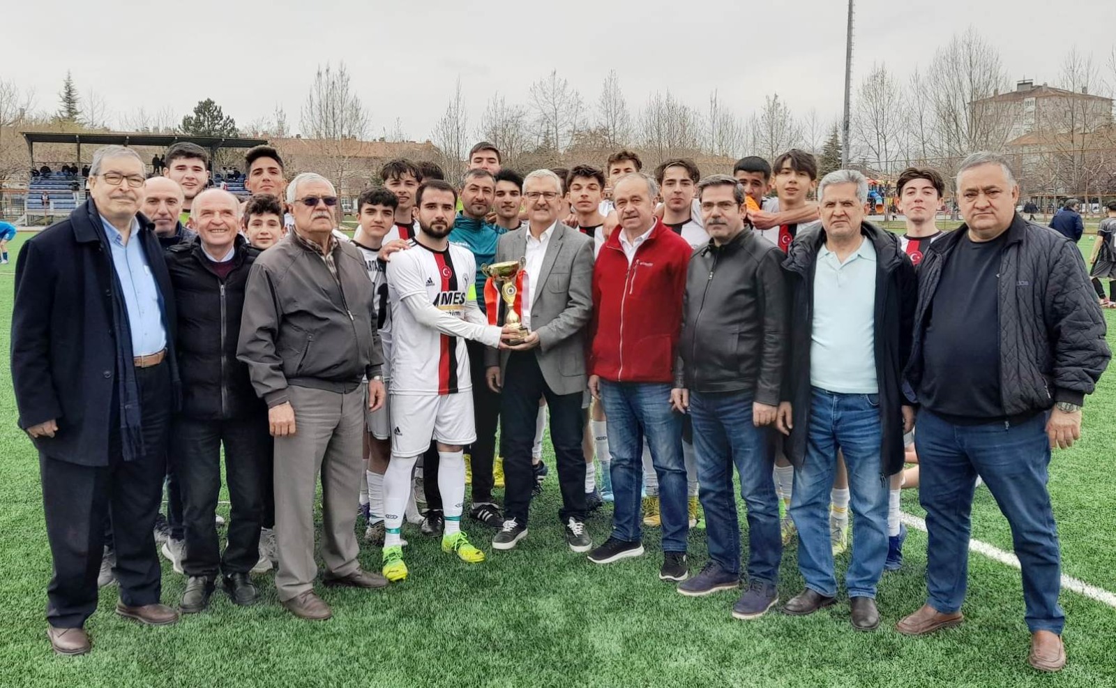 İkinci Şampiyon Meram Kara Kartallar