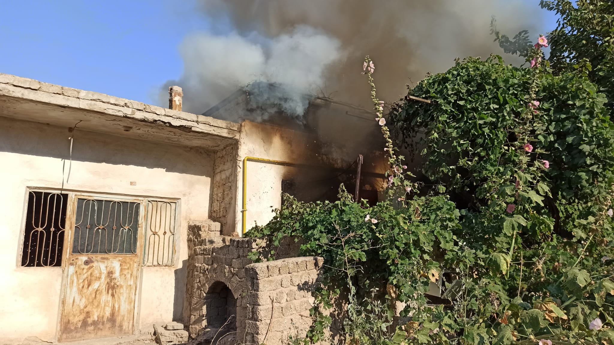 Kayseri'de Evde Çıkan Yangın Söndürüldü