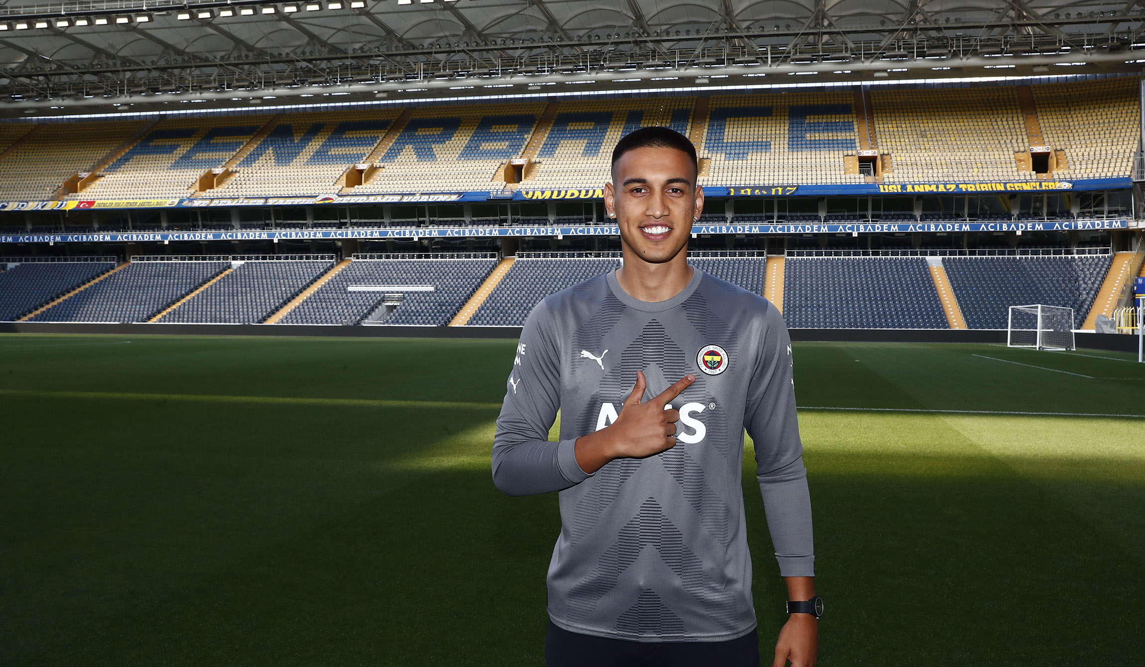 İrfan Can Eğribayat, Fenerbahçe'ye İmza Attı