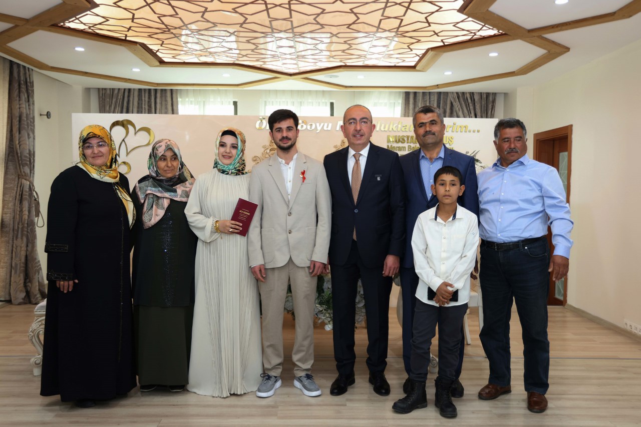 Depremzede Çiftin Nikahını Başkan Kavuş Kıydı