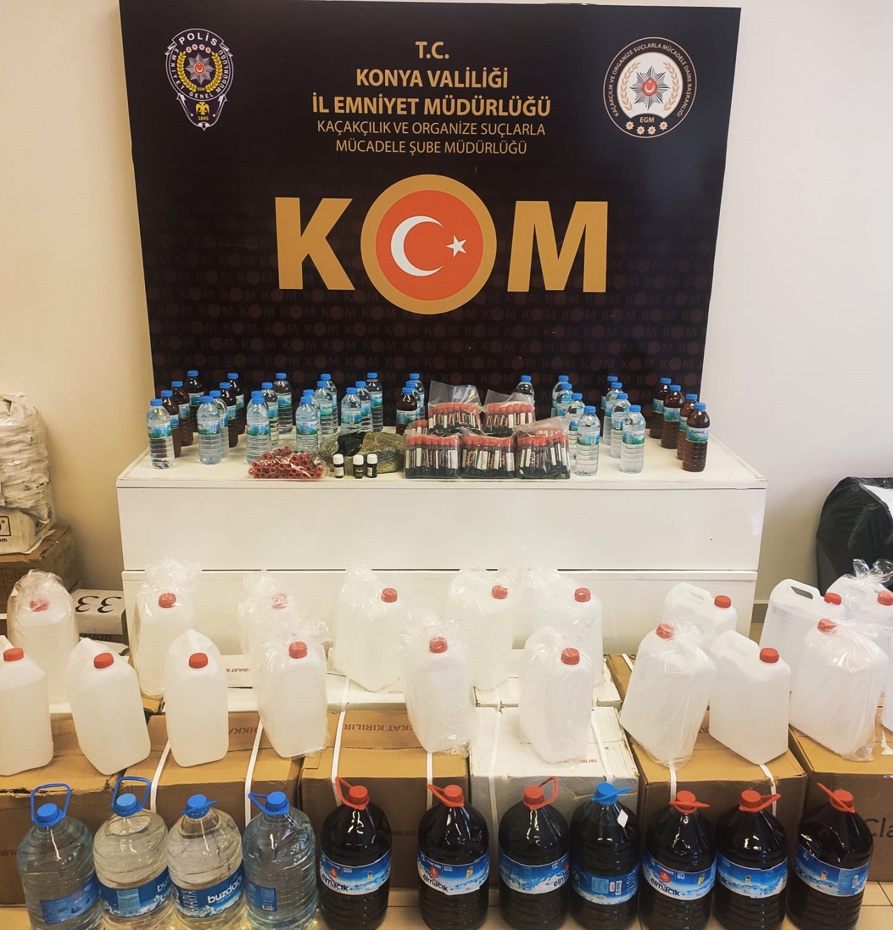 Yüzlerce Litre Sahte Alkollü İçki Piyasaya Sürülemeden Ele Geçirildi