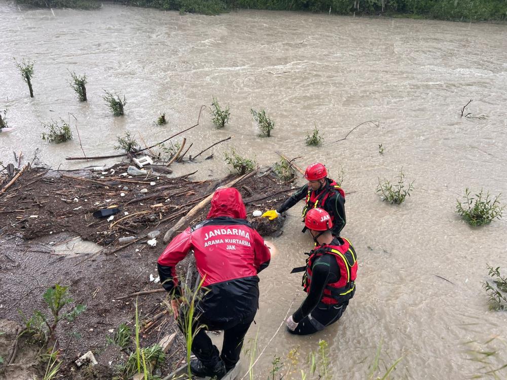 Nehirde Kaybolan Yaşlı Adamın Cansız Bedenine Ulaşıldı