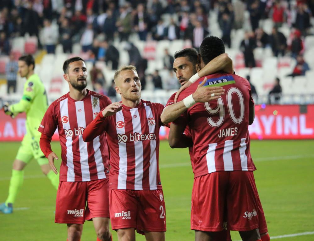 Sivas'ta İlk Yarı Sonucu: Sivasspor 1-0 Konyaspor