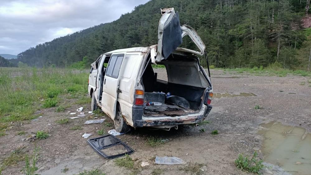 Minibüs kontrolden çıktı, defalarca takla attı: 2 yaralı