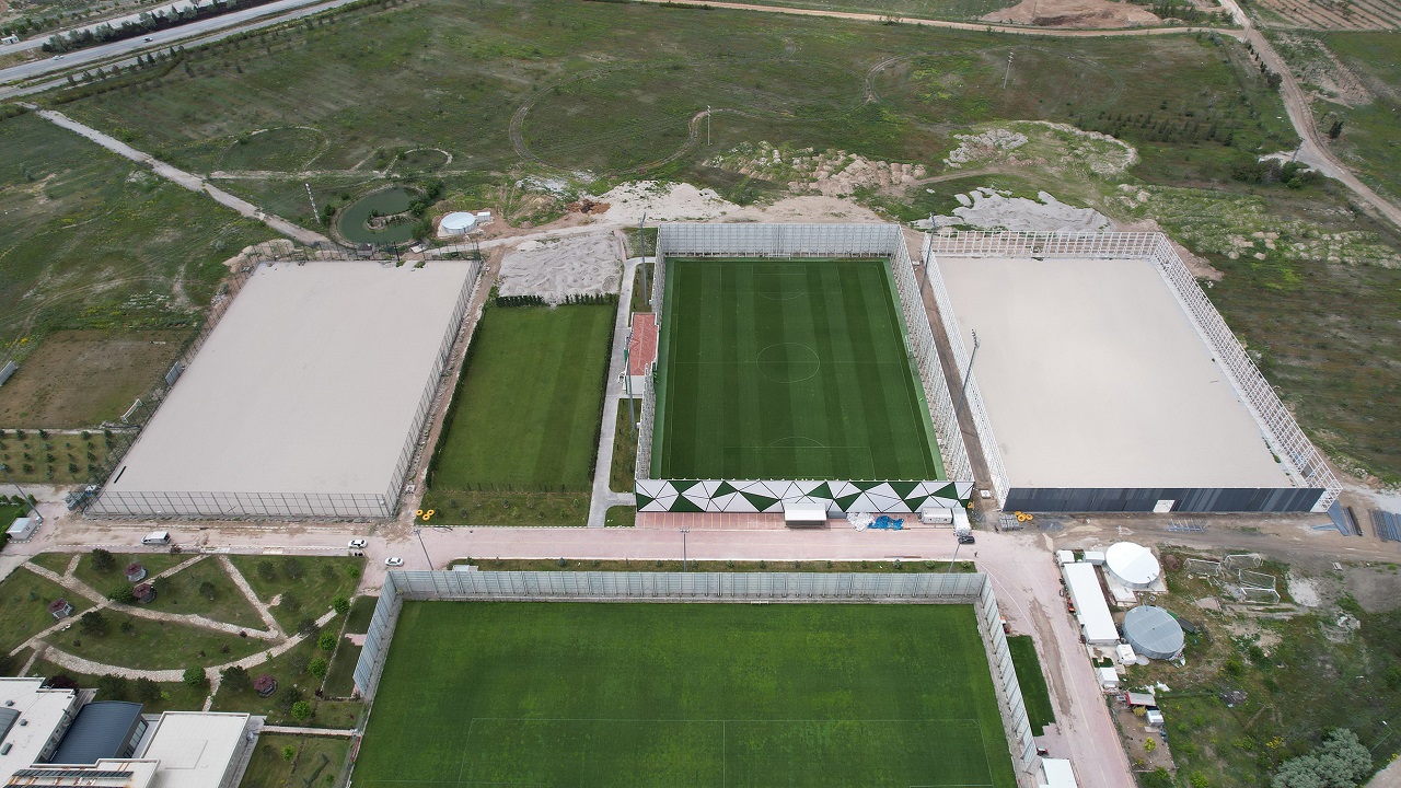 Başkan Altay: “Konyaspor’un Kayacık Tesislerine İki Çim Saha Kazandırıyoruz”