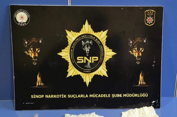 Şüpheli şahıslardan uyuşturucu çıktı
