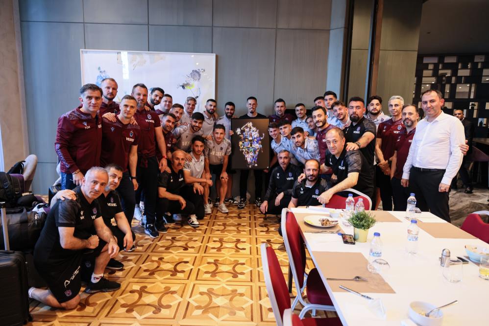 Marek Hamsik'e tablo hediye edildi