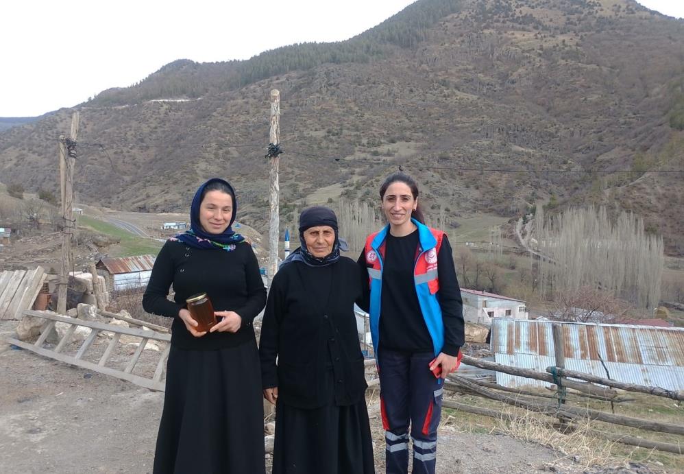 Yaşlılara Bal Dağıtıldı